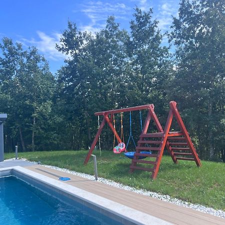 Vila Prisunca Jacuzzi & Swimming Pool Pazin Bagian luar foto