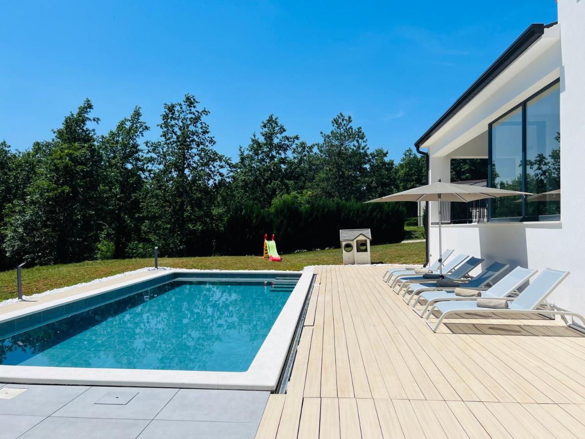Vila Prisunca Jacuzzi & Swimming Pool Pazin Bagian luar foto