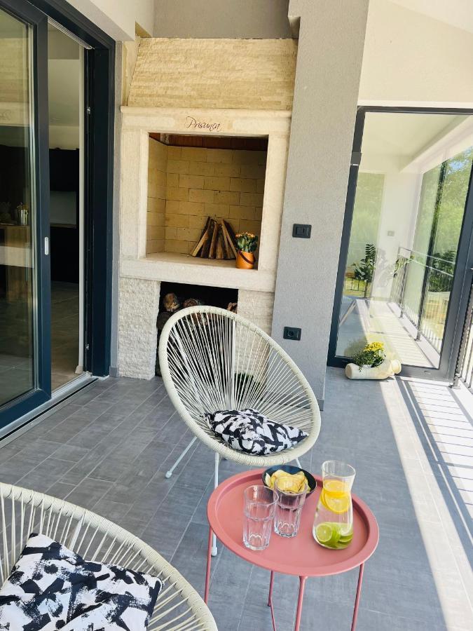 Vila Prisunca Jacuzzi & Swimming Pool Pazin Bagian luar foto